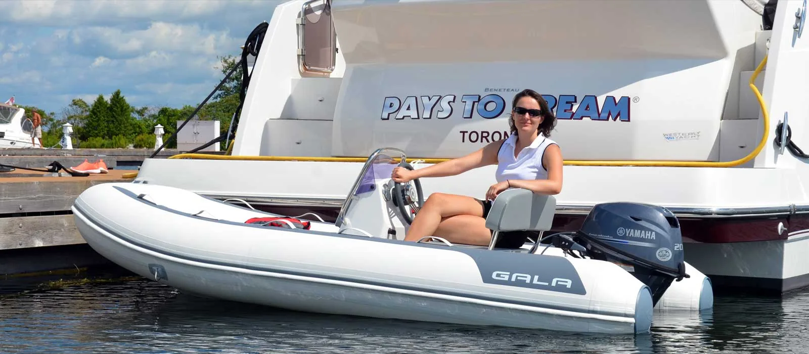 Gala Atlantis Deluxe tender approaching a yacht