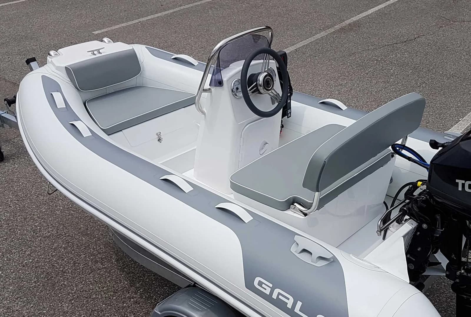 Gala Atlantis Deluxe console and seating view