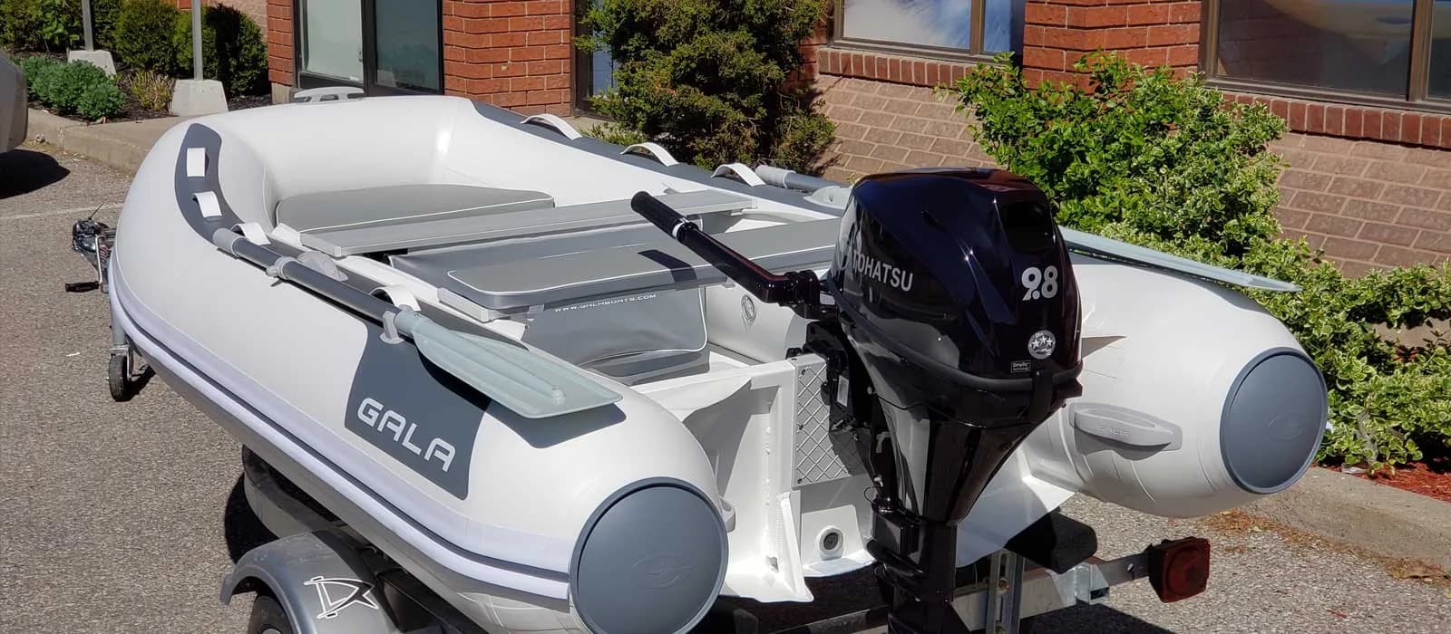 Gala Atlantis Double Deck stern seating and outboard view