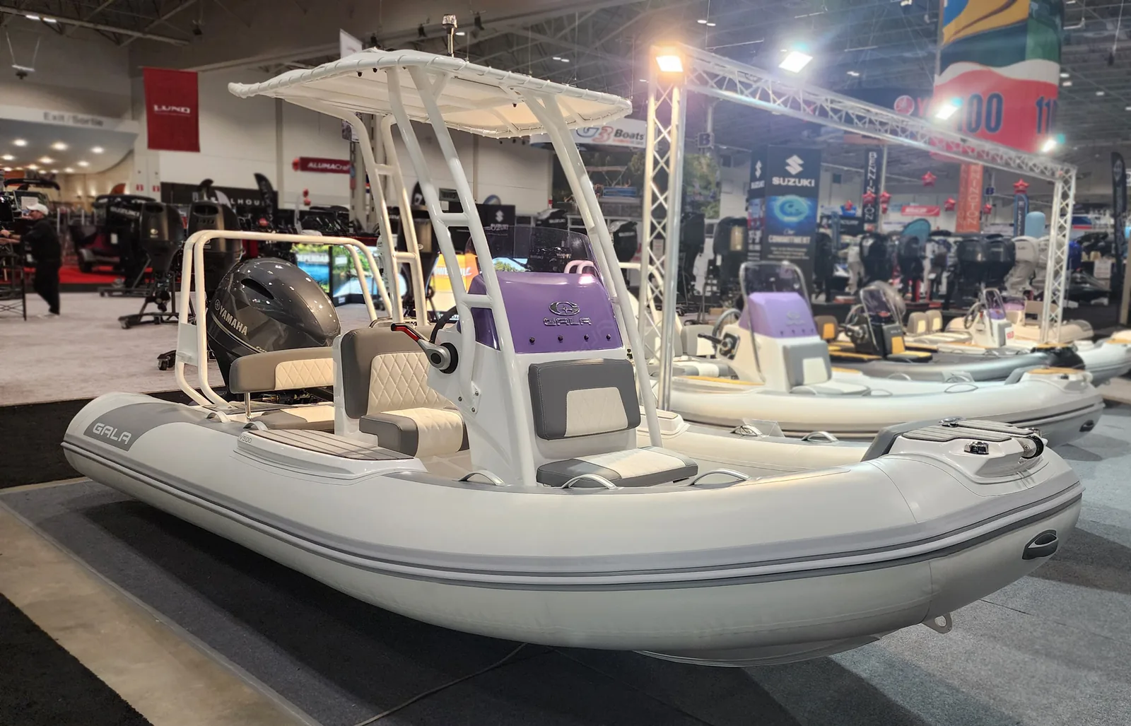 Gala Viking V500 displayed at a boat show