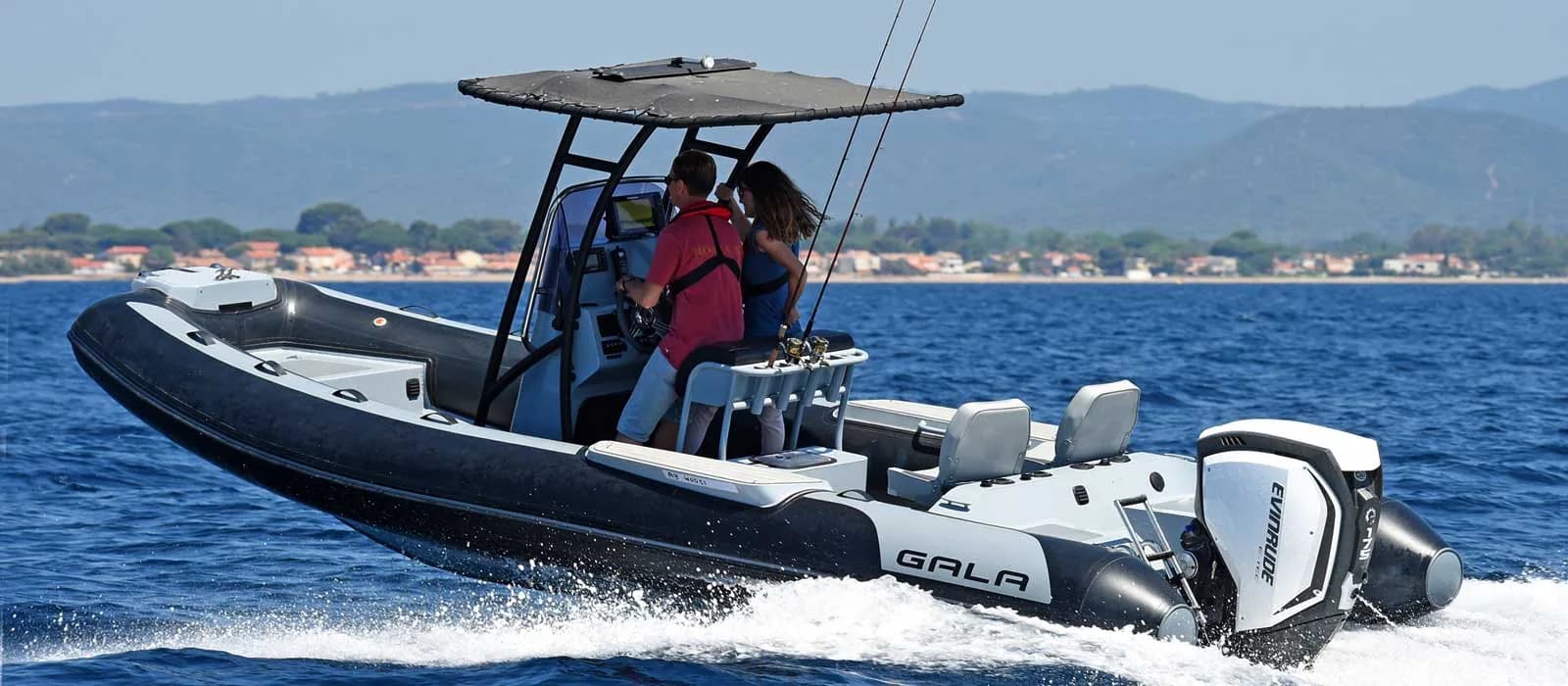 Gala Viking V650F underway with passengers